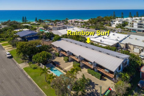 Unit 1 Rainbow Surf - Modern, Two Storey Townhouse With Large Shared Pool, Close To Beach And Shop - Melbourne Tourism 2