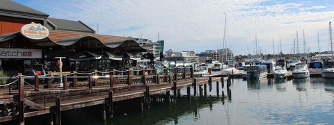 Venetian Canal 1 Bedroom Apartment - Melbourne Tourism 1