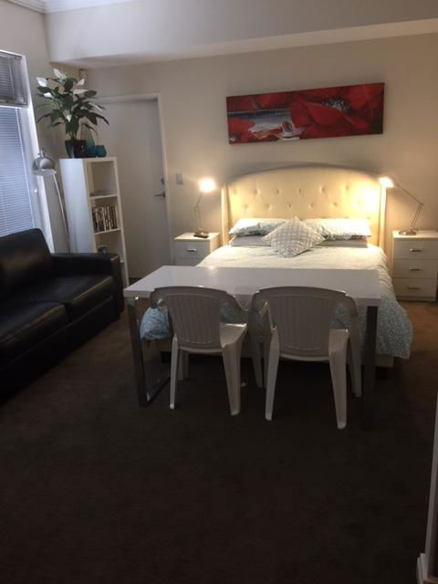 Venetian Canal 1 Bedroom Apartment - Melbourne Tourism 3