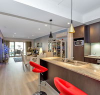 Venetian Canal Apartment-Close to Beaches and Marina - Melbourne Tourism