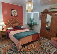 Victoria House - Melbourne Tourism