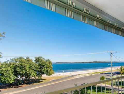 VIEWS VIEWS VIEWS! Front Top Floor Waterfront Unit - Chnook Apartments South Esp, Bongaree - Melbourne Tourism 0