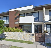 Villa Catania Waterside at Trinity Point - Melbourne Tourism