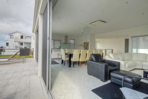 Villa Moyne - Located In A Quiet Cul De Sac And Designed For Beach Families - Melbourne Tourism 3