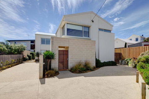 Villa Moyne - Located In A Quiet Cul De Sac And Designed For Beach Families - Melbourne Tourism 0