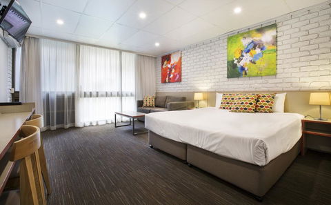 Villa Noosa Hotel - Melbourne Tourism 1
