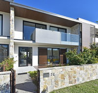 Villa Positano Waterside at Trinity Point - Melbourne Tourism
