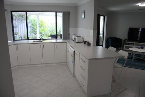 Warnbro Beach Family Accommodation - Melbourne Tourism 2