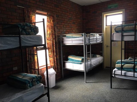 Warrnambool Beach Backpackers - Melbourne Tourism 1