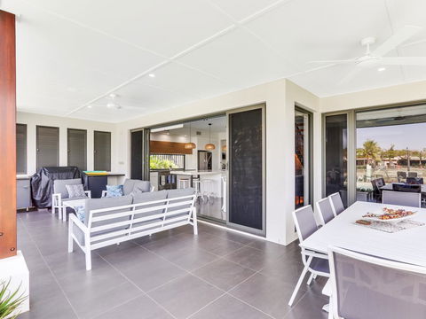 WATERFRONT HOME BORDERING MOOLOOLABA - Melbourne Tourism 2