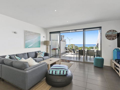 WATERFRONT SEVEN - In The Heart Of Lorne - Melbourne Tourism 0