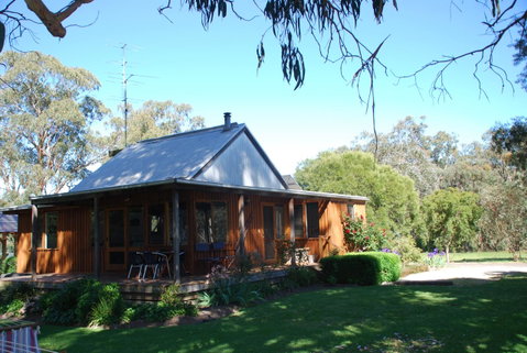 Bluegum Ridge Cottages - Melbourne Tourism 0