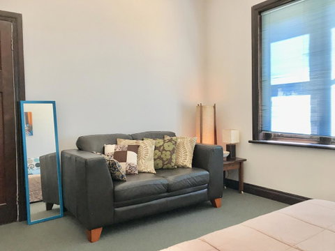 Hillâ€™s Creek Holiday Home - Melbourne Tourism 13