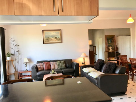 Hillâ€™s Creek Holiday Home - Melbourne Tourism 7