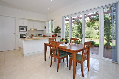 Waybourne- Vineyard And Winery - Melbourne Tourism 19