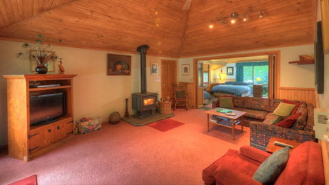 Aspens Springs Farmstay - Melbourne Tourism 10