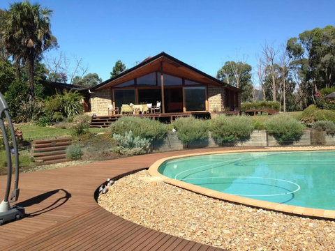 Kangaroo Manor - Melbourne Tourism 28