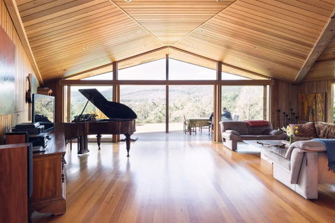 Kangaroo Manor - Melbourne Tourism 2