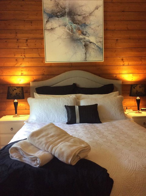 Airleigh-Rose Cottage - Melbourne Tourism 6