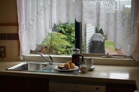 Airleigh-Rose Cottage - Melbourne Tourism 33