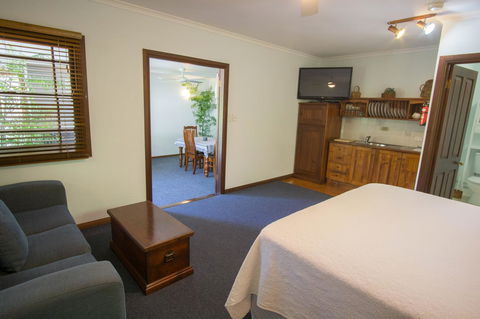 Debbie\'s Place - Melbourne Tourism 42