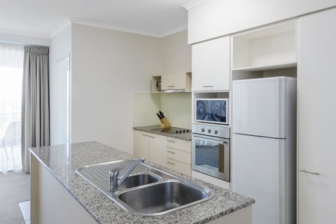 Ramada By Wyndham Marcoola Beach - Melbourne Tourism 9