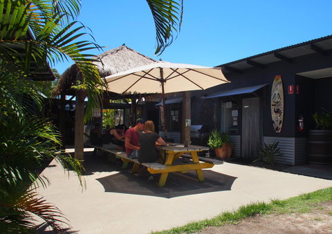 Backpackers At 1770 - Melbourne Tourism 11