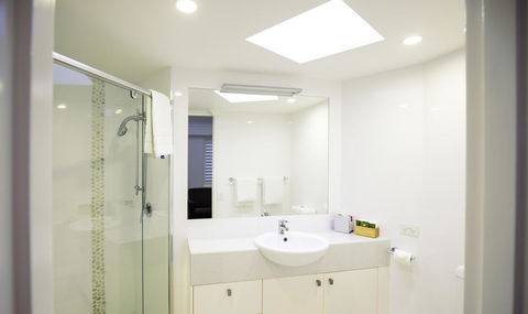 Ocean Breeze Resort - Melbourne Tourism 25