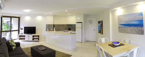 Ocean Breeze Resort - Melbourne Tourism 12