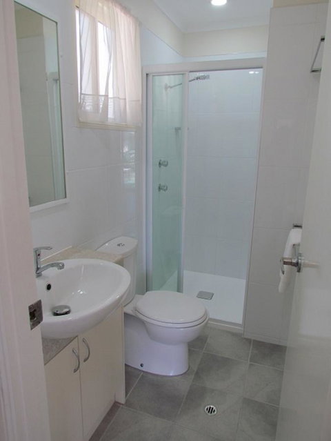 Alex Beach Cabins And Tourist Park - Melbourne Tourism 37