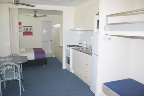 Alex Beach Cabins And Tourist Park - Melbourne Tourism 41