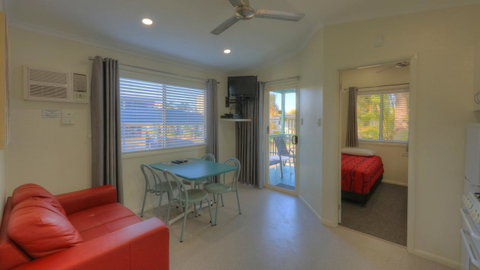 Alex Beach Cabins And Tourist Park - Melbourne Tourism 32
