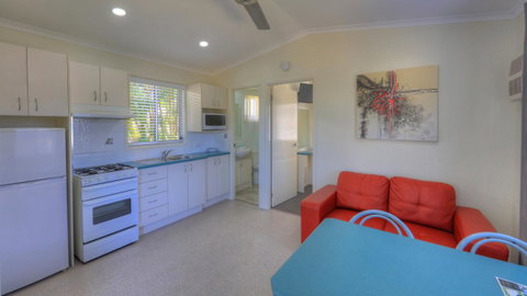 Alex Beach Cabins And Tourist Park - Melbourne Tourism 22