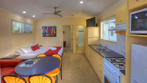 Alex Beach Cabins And Tourist Park - Melbourne Tourism 11