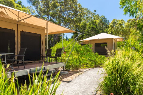 Castaways Moreton Island - Melbourne Tourism 1