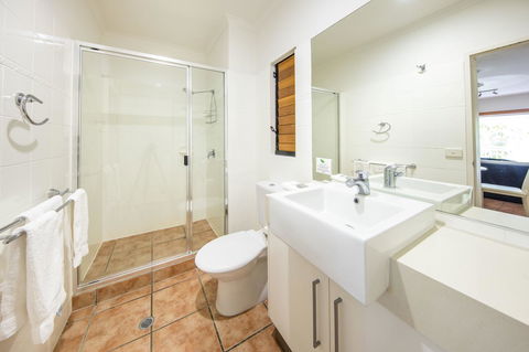 Paradise On The Beach Resort - Melbourne Tourism 20