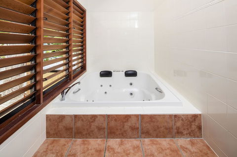 Paradise On The Beach Resort - Melbourne Tourism 19