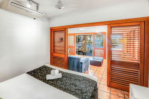 Paradise On The Beach Resort - Melbourne Tourism 10