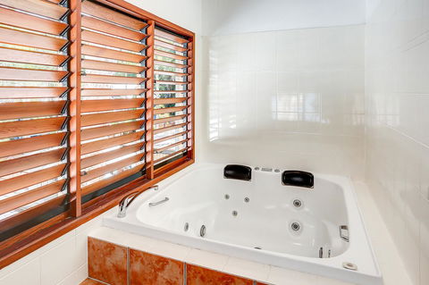 Paradise On The Beach Resort - Melbourne Tourism 9