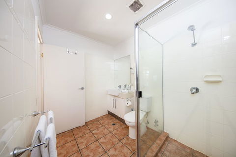 Paradise On The Beach Resort - Melbourne Tourism 18