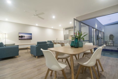 Pool Resort Port Douglas - Melbourne Tourism 37