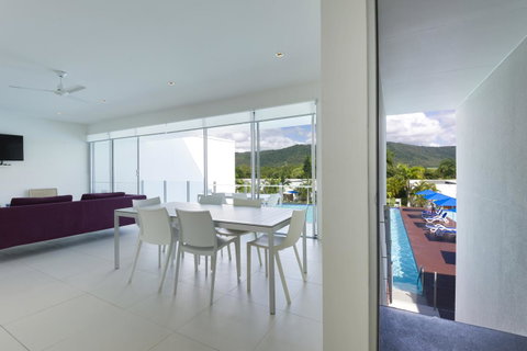 Pool Resort Port Douglas - Melbourne Tourism 19