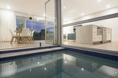 Pool Resort Port Douglas - Melbourne Tourism 36