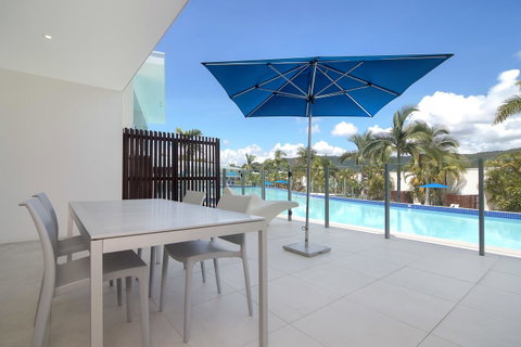 Pool Resort Port Douglas - Melbourne Tourism 9