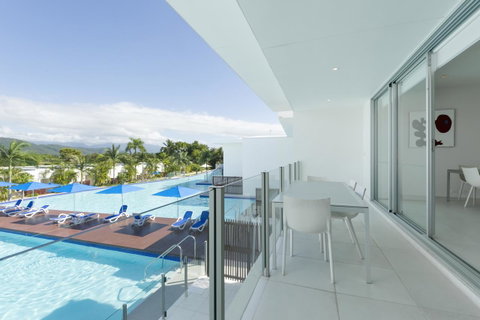 Pool Resort Port Douglas - Melbourne Tourism 26