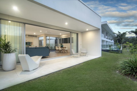 Pool Resort Port Douglas - Melbourne Tourism 41