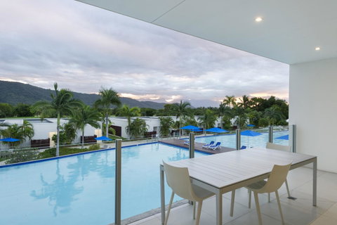 Pool Resort Port Douglas - Melbourne Tourism 18