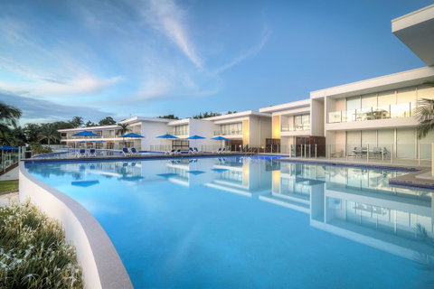 Pool Resort Port Douglas - Melbourne Tourism 0