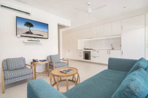 Pool Resort Port Douglas - Melbourne Tourism 7