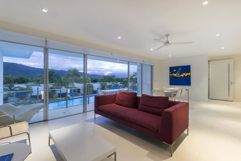 Pool Resort Port Douglas - Melbourne Tourism 17